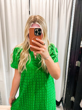 Load image into Gallery viewer, Stand Out in a Crowd Entro- Green
